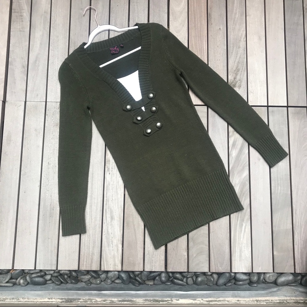 TAKEOUT Long Green Knit Sweater w Faux White Tank